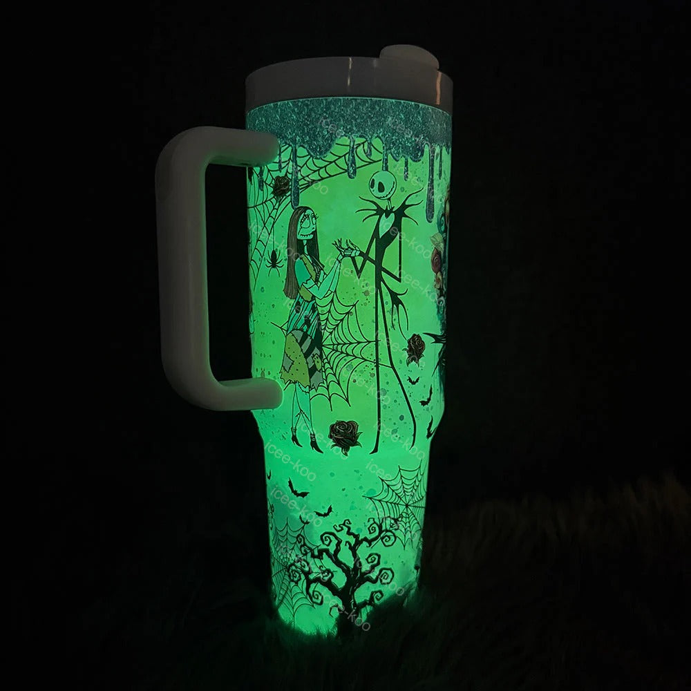 Vaso de 40 oz de Sally x Jack Skellington. Envío gratis.
