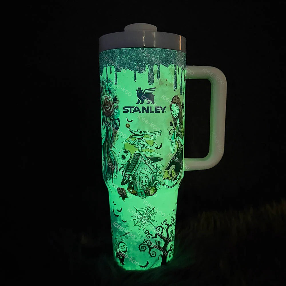 Vaso de 40 oz de Sally x Jack Skellington. Envío gratis.