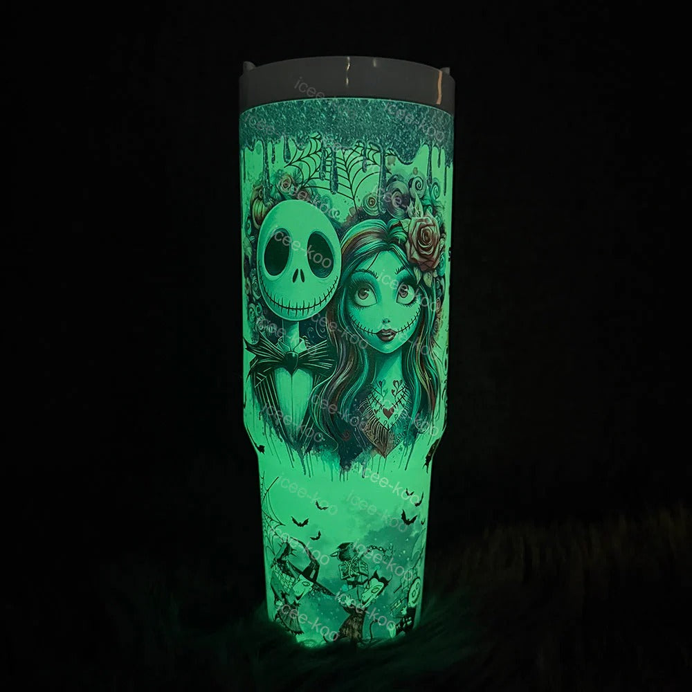 Vaso de 40 oz de Sally x Jack Skellington. Envío gratis.