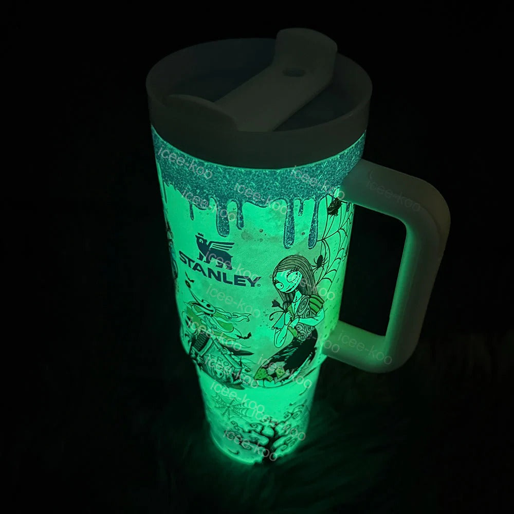 Vaso de 40 oz de Sally x Jack Skellington. Envío gratis.